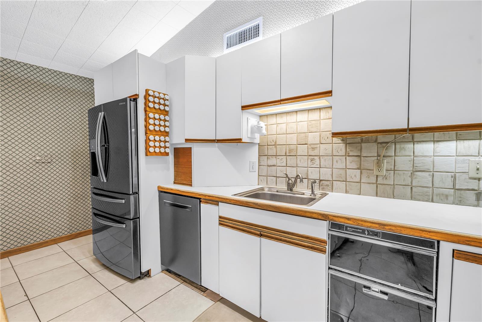 LAKE PASADENA DEV - Residential