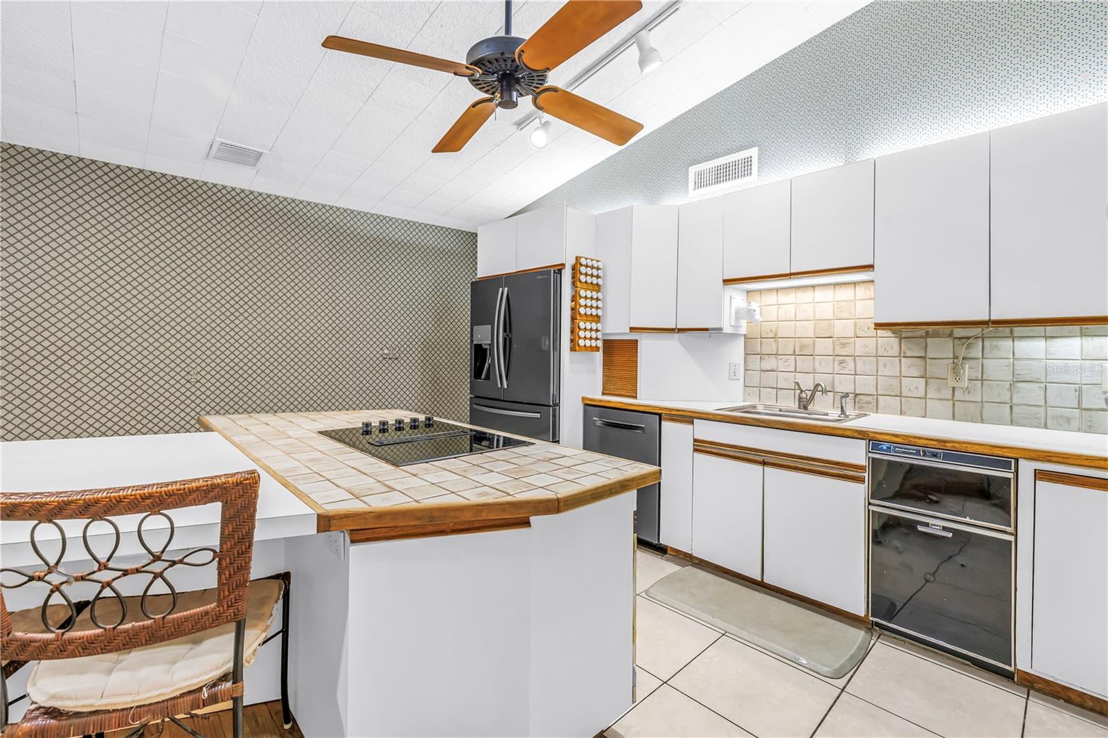 LAKE PASADENA DEV - Residential