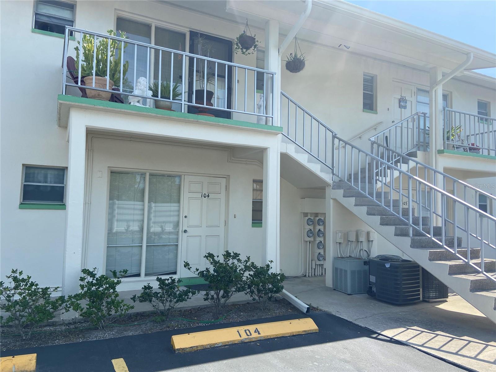 ** ANNUAL RENTAL AVAILABLE JULY 1 ** **UNFURNISHED 1/1 CONDO** Clean and bright 1 bedroom 1 bath ground floor condo at Bardmoor Greenery Condos. Nice updated kitchen area and living/dining room combo area. Screened in patio with views and access to the community pool. Assigned parking space located conveniently in front of unit. This condo is located in hr well maintained and landscaped Bardmoor Golf and Tennis community and is near shopping, restaurants and medical facilities. 15 minute drive to beautiful Gulf Beaches and Downtown St. Pete!