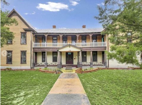 Photo of 1502 High Street, Leesburg, FL 34748 (MLS # O6355283)