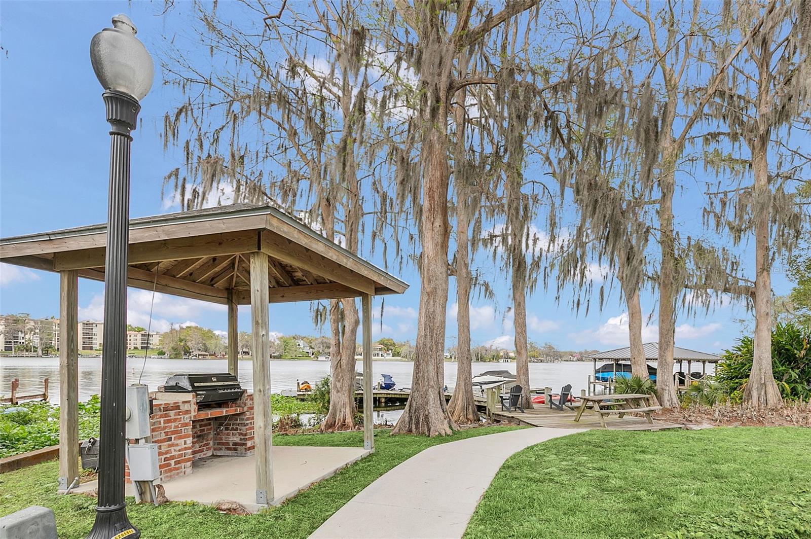 MAGNOLIA BAY - Residential