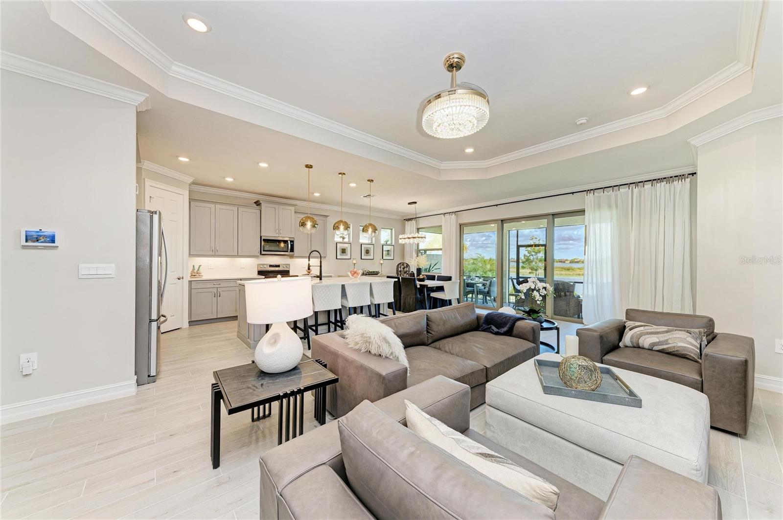 576 RAVELLO BOULEVARD