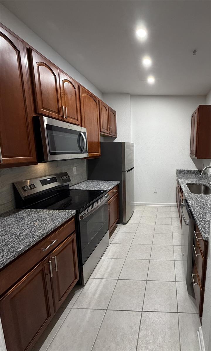 HORIZONS AT VISTA LAKES CONDO PH 5 - Residential