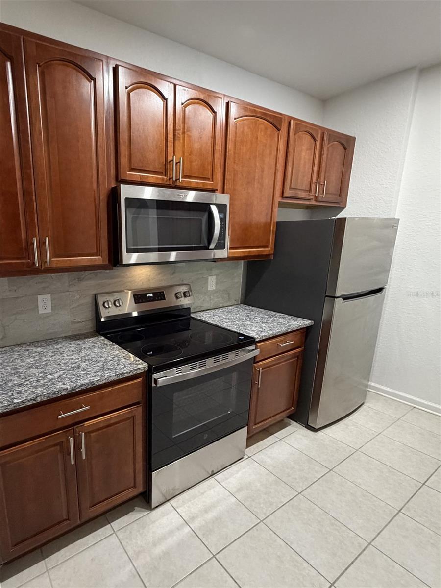 HORIZONS AT VISTA LAKES CONDO PH 5 - Residential