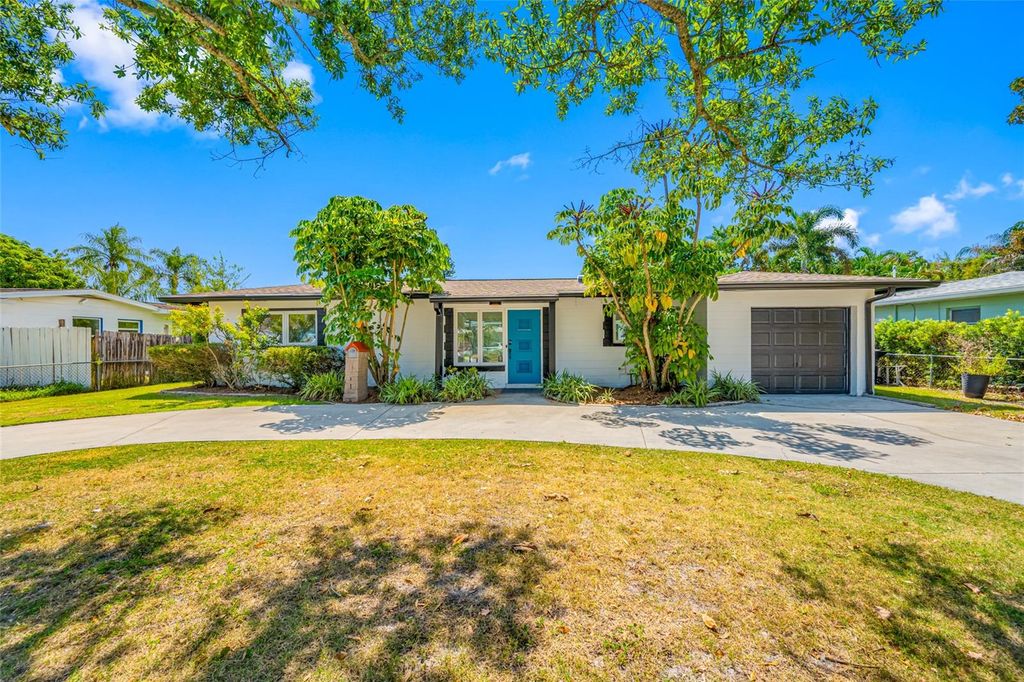 Photo of 1228 76th Avenue N, St Petersburg, FL 33702 (MLS # TB8431113)