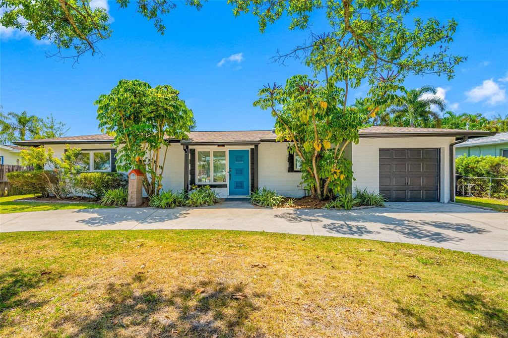 Photo of 1228 76th Avenue N, St Petersburg, FL 33702 (MLS # TB8431113)