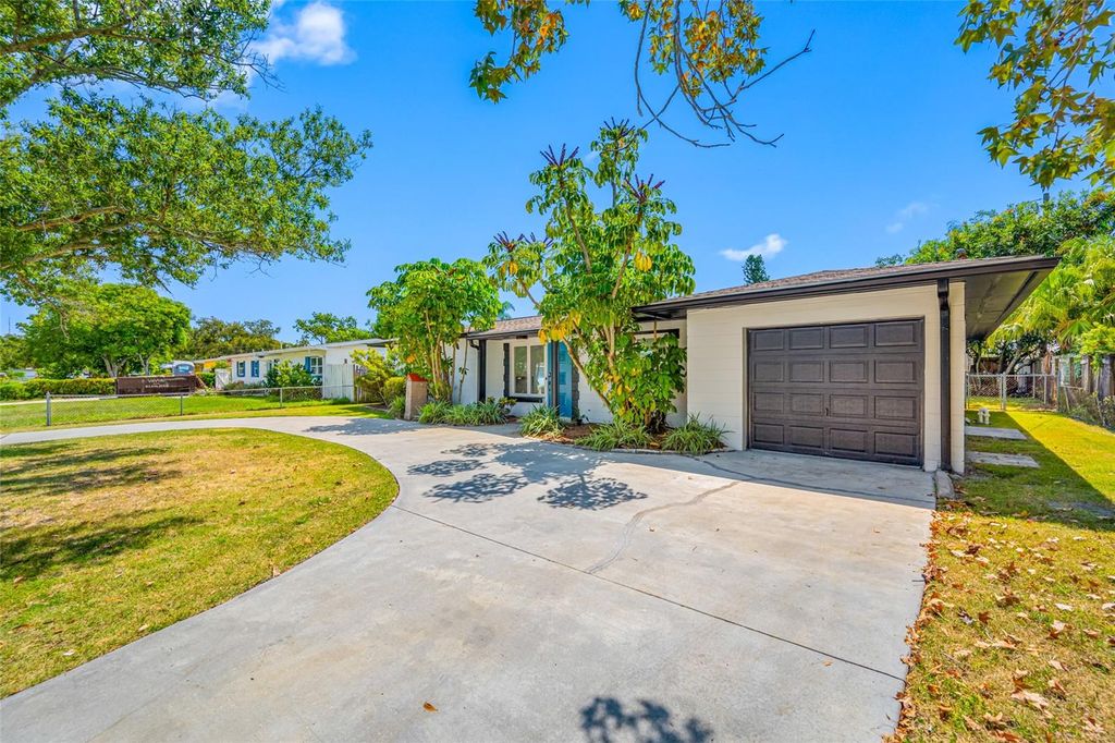 Photo of 1228 76th Avenue N, St Petersburg, FL 33702 (MLS # TB8431113)