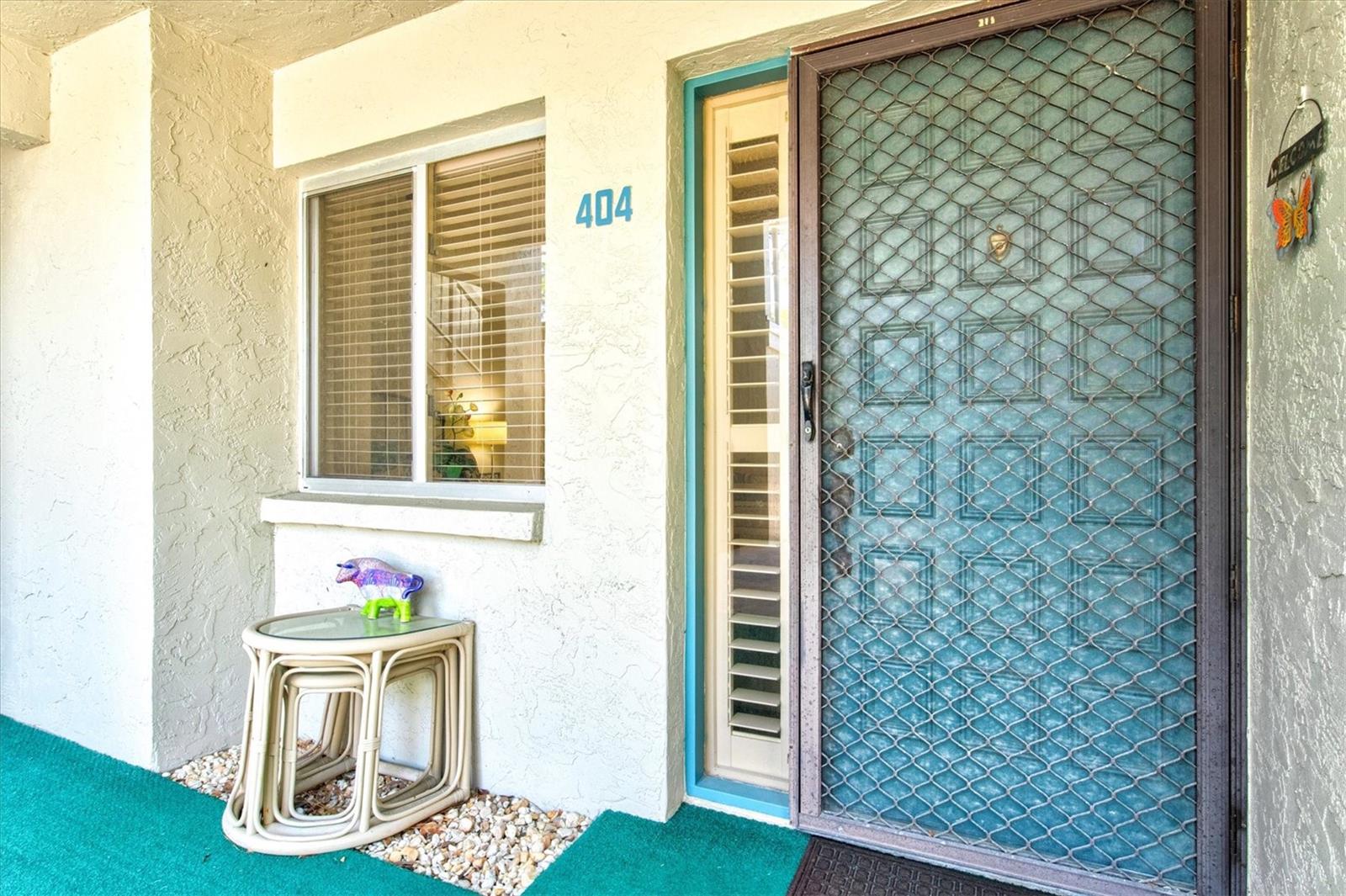 404 PINEBROOK CRESCENT 4