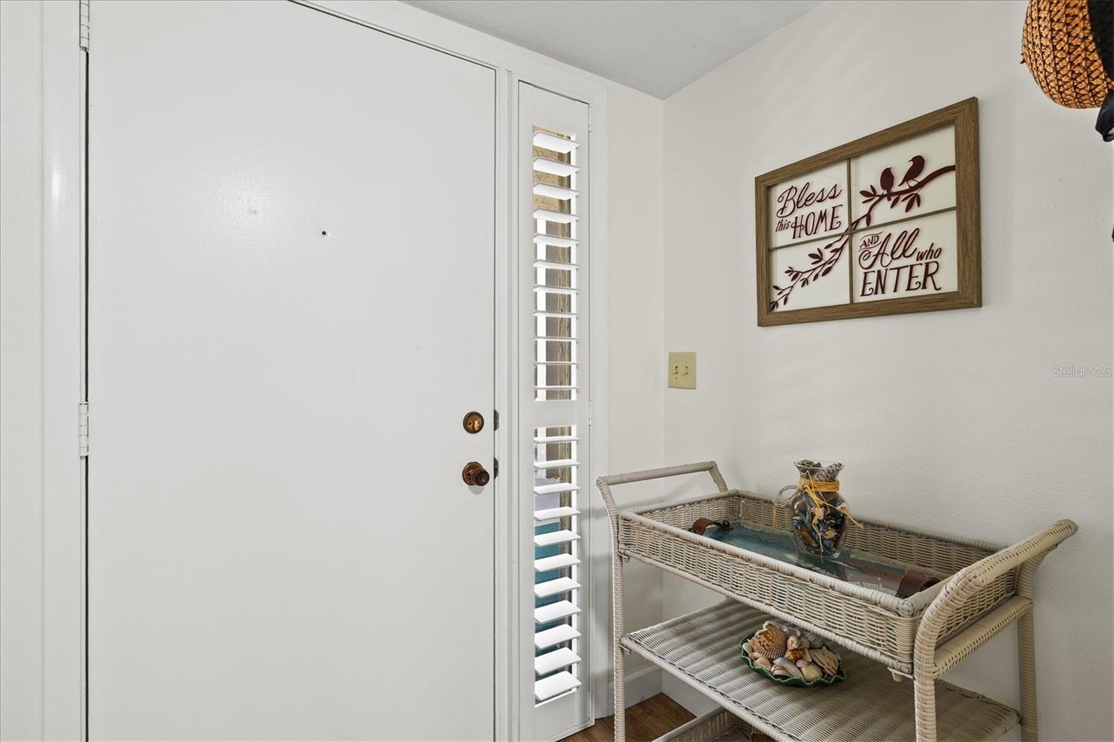 404 PINEBROOK CRESCENT 4