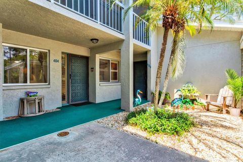 Photo of 404 Pinebrook Crescent #4, Venice, FL 34285 (MLS # N6144105)