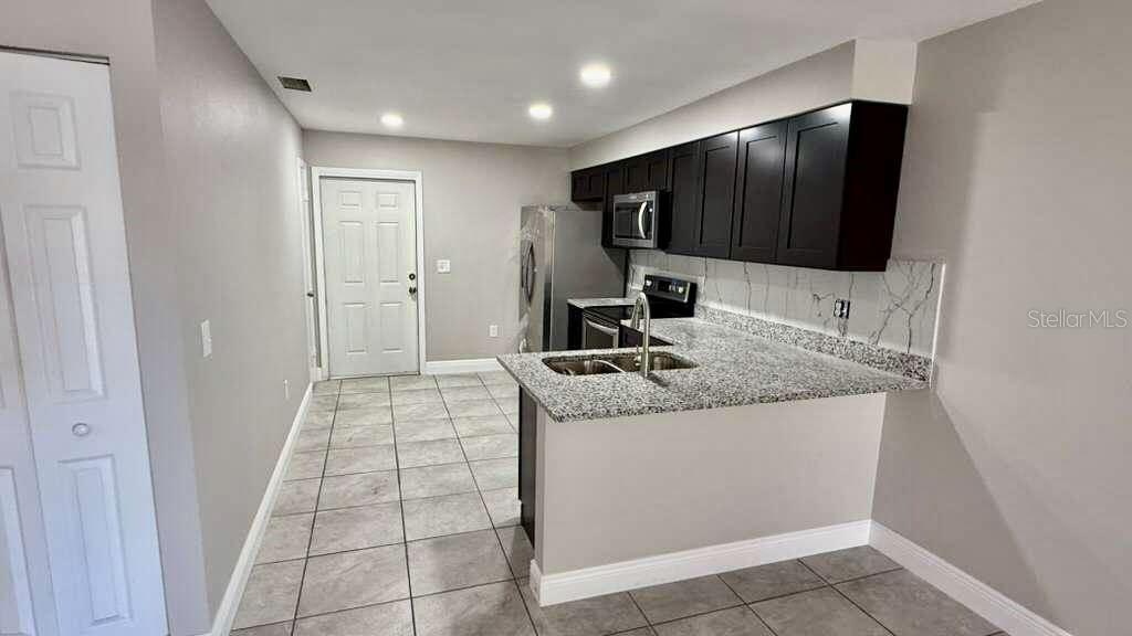 LAKE HART ESTATES - Residential Lease