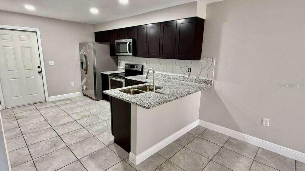 LAKE HART ESTATES - Residential Lease