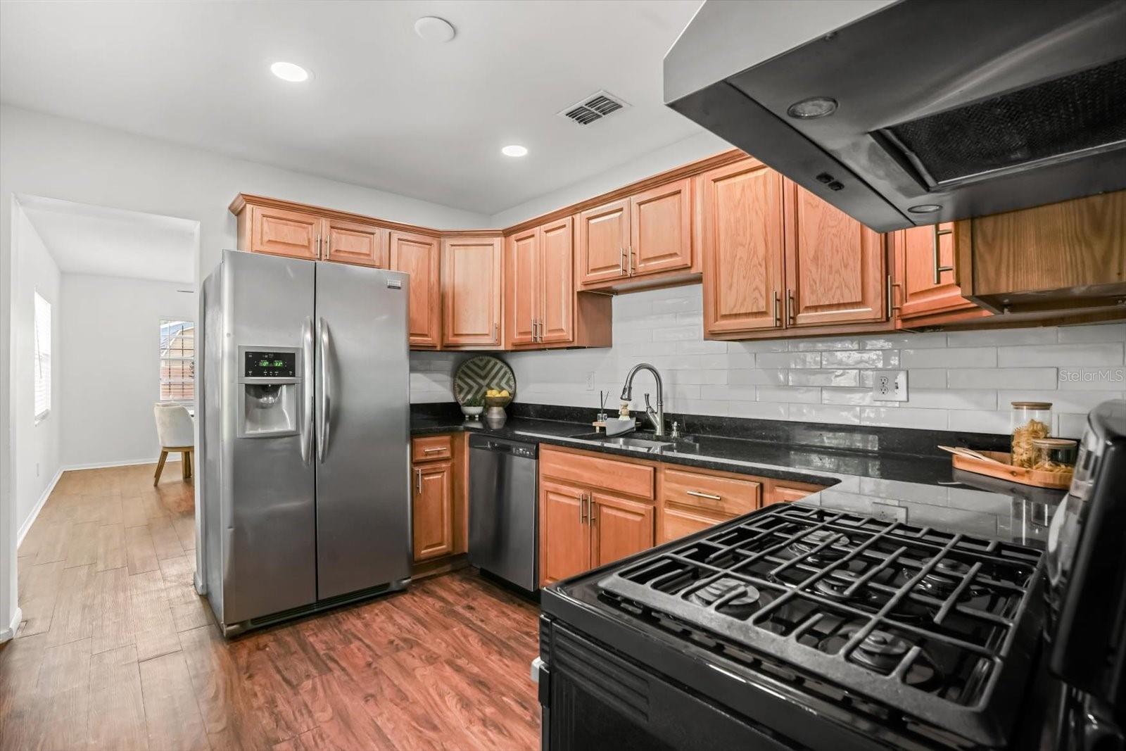 720 W WEBSTER AVENUE