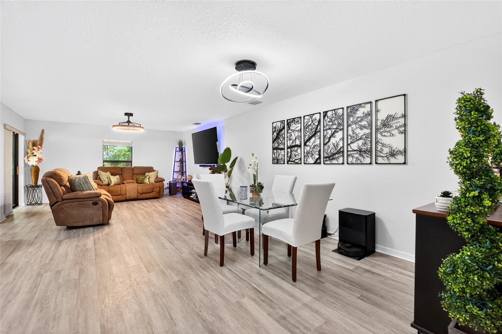 SHERMAN HILLS PH V - Residential