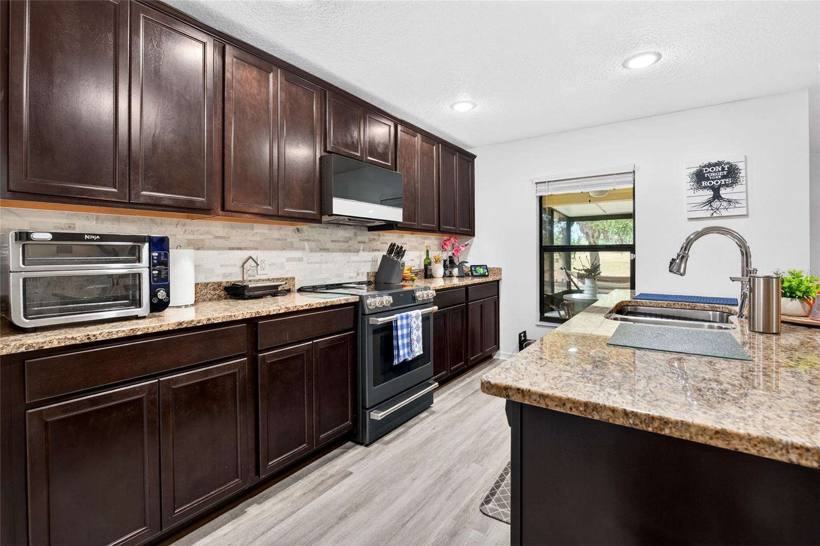 SHERMAN HILLS PH V - Residential