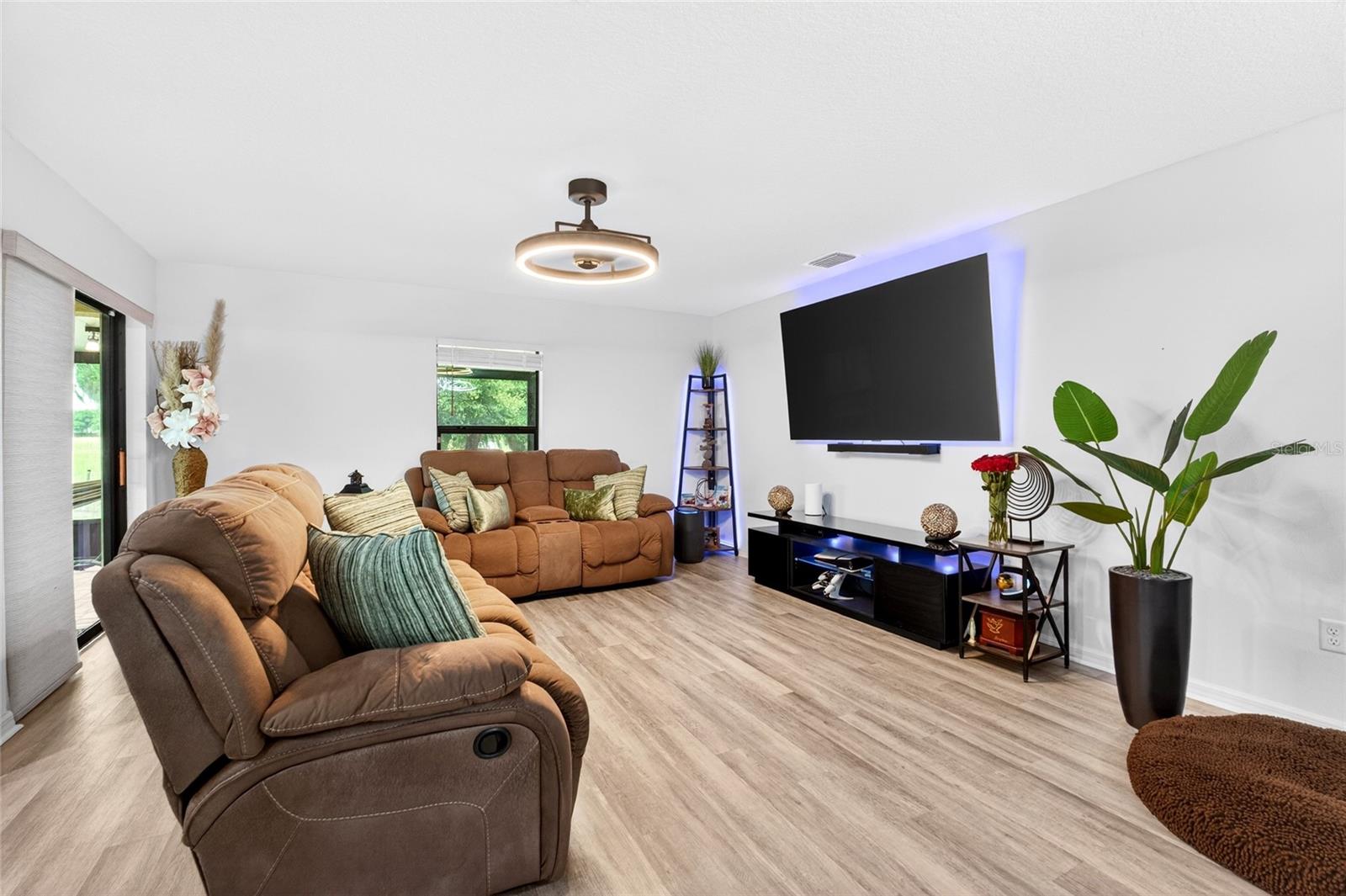 SHERMAN HILLS PH V - Residential