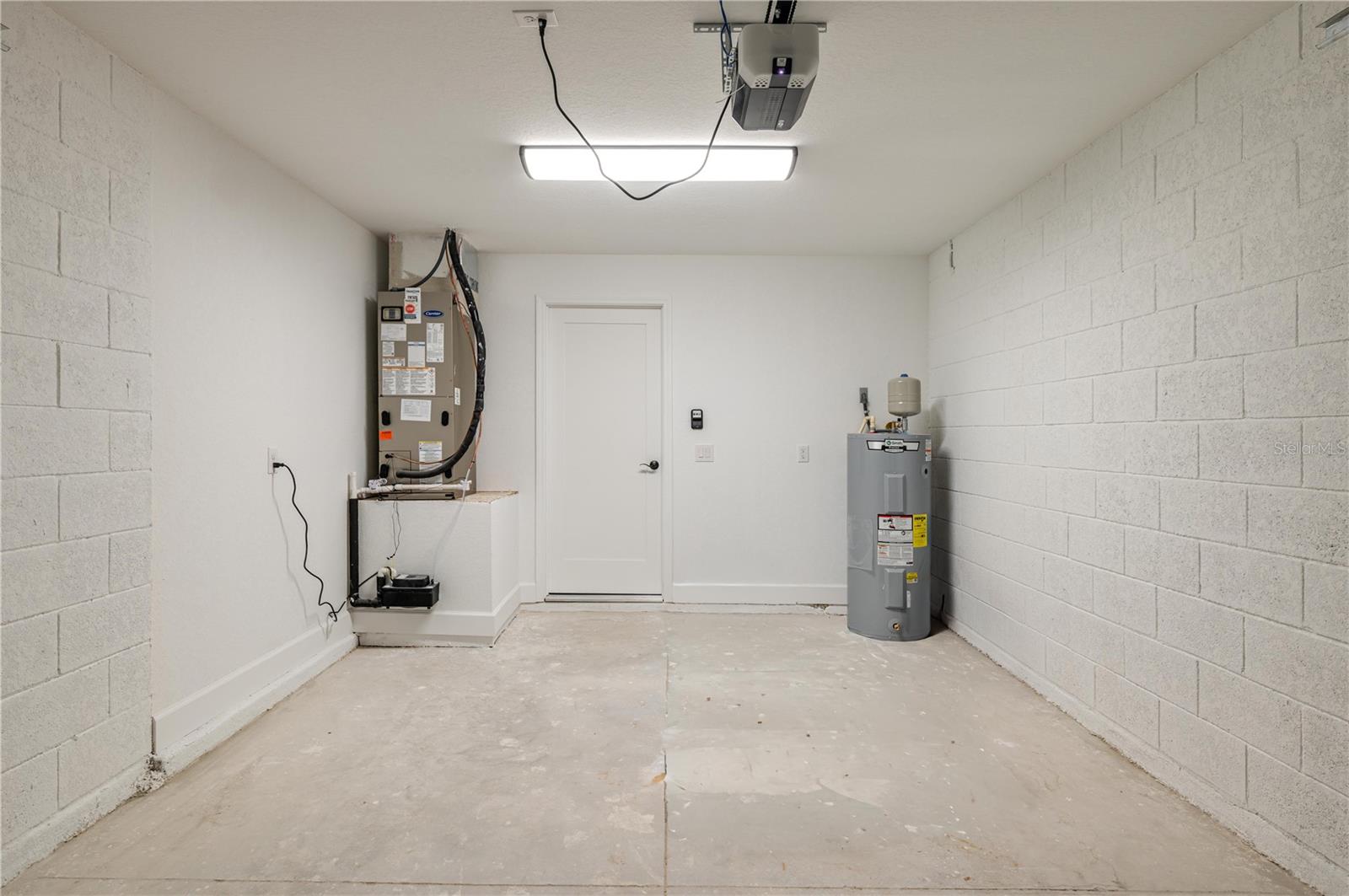 AVON PARK LAKES - Residential