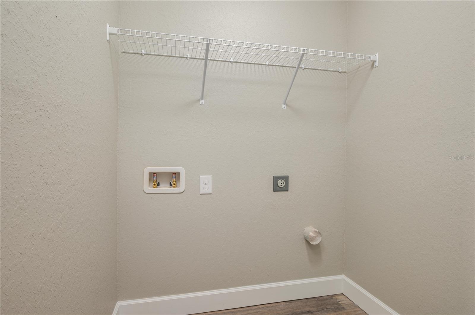 AVON PARK LAKES - Residential