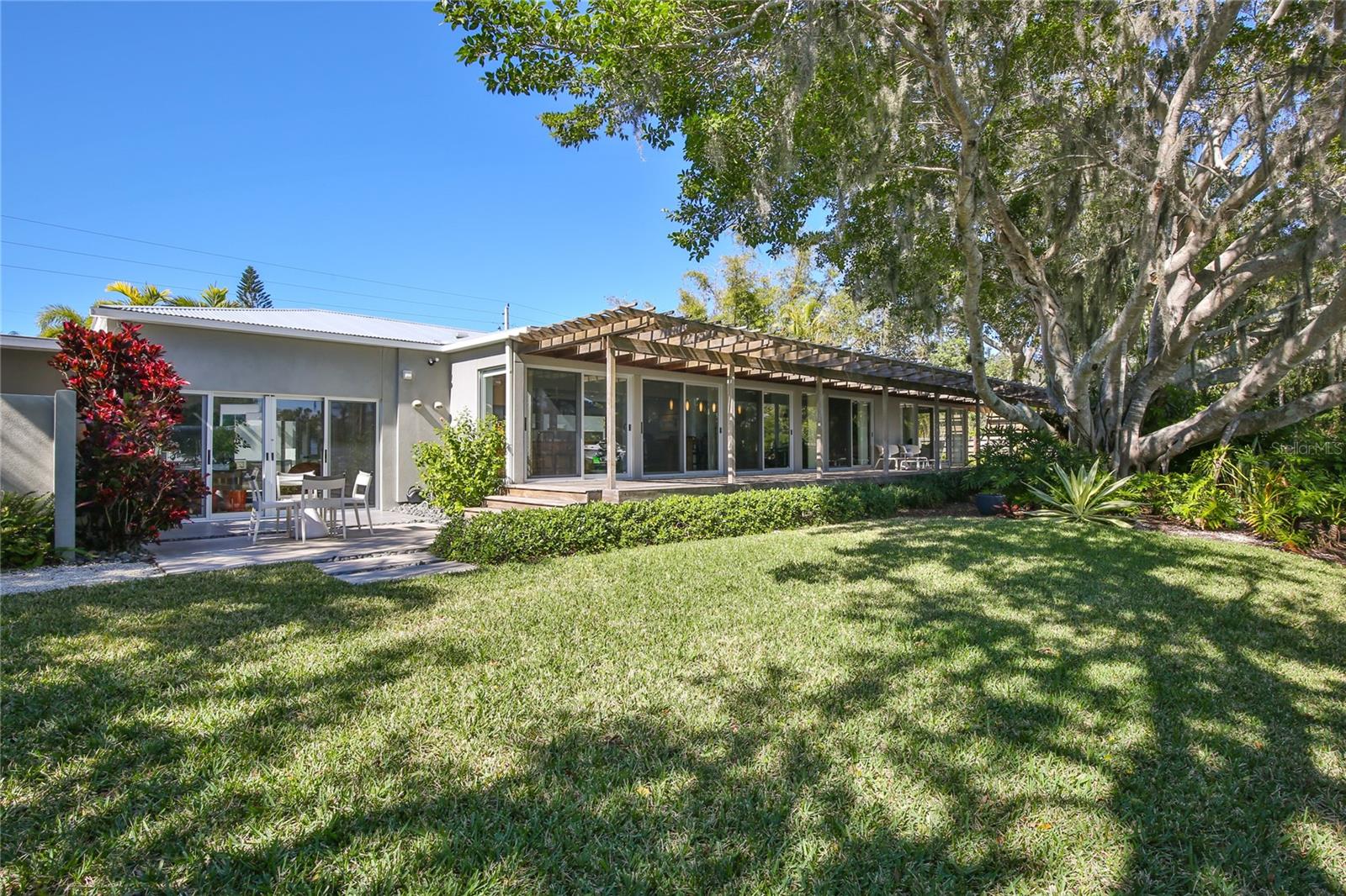 COCOANUT BAYOU - Residential