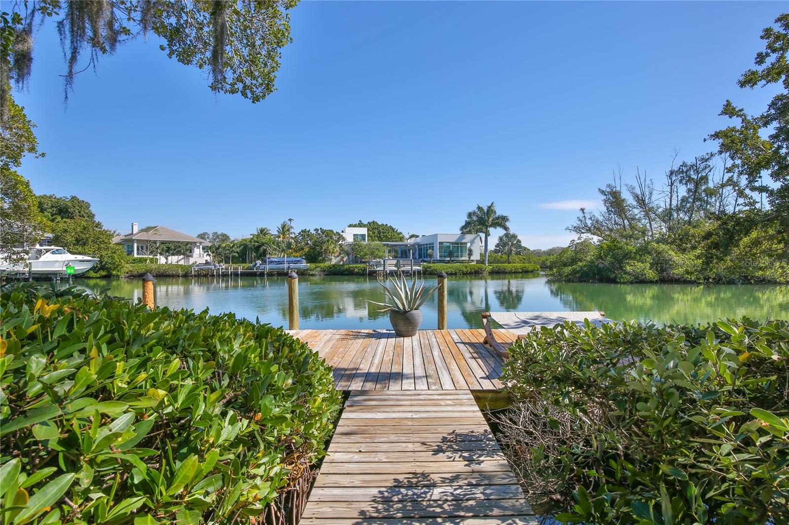 COCOANUT BAYOU - Residential