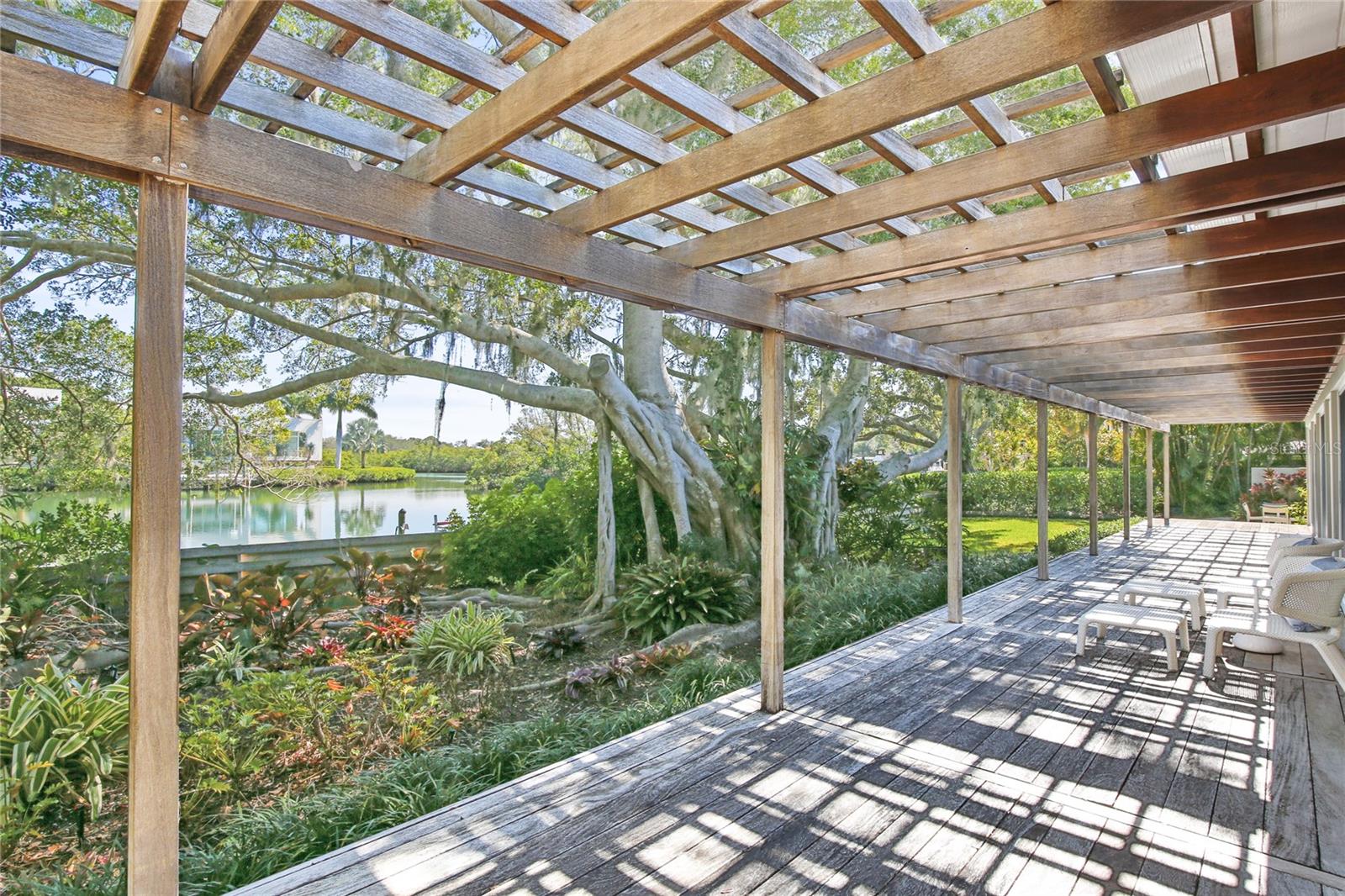 COCOANUT BAYOU - Residential