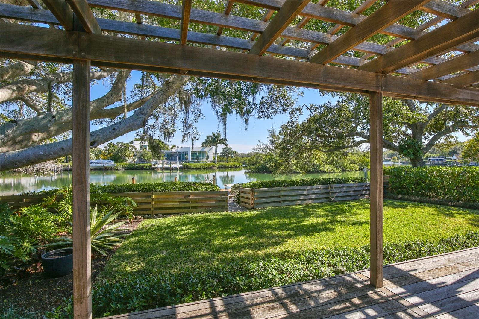 COCOANUT BAYOU - Residential