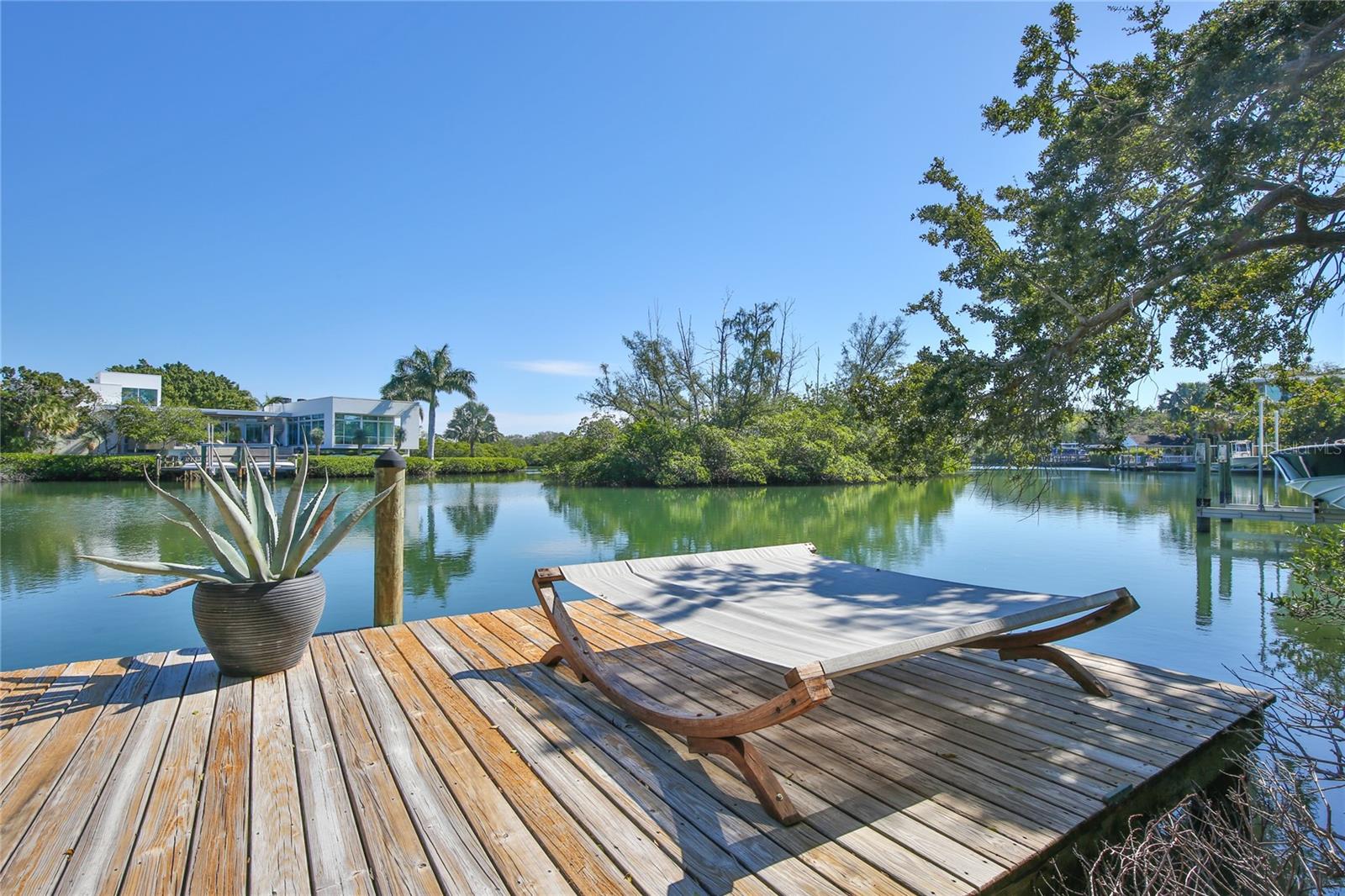 COCOANUT BAYOU - Residential