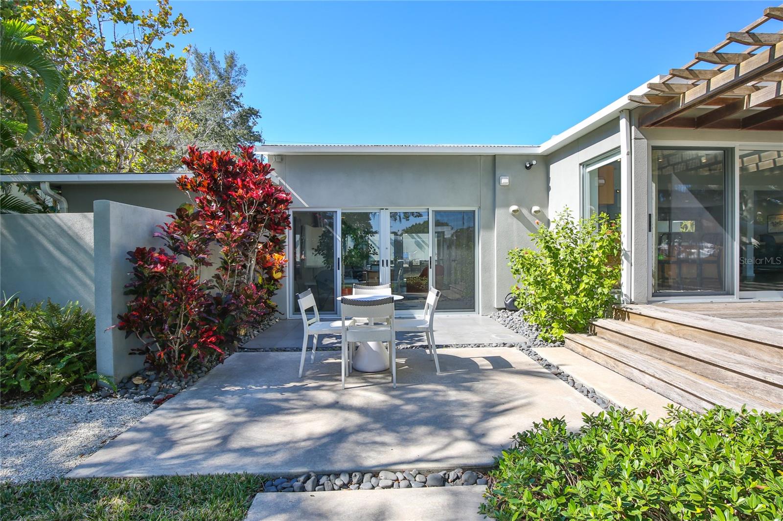 COCOANUT BAYOU - Residential