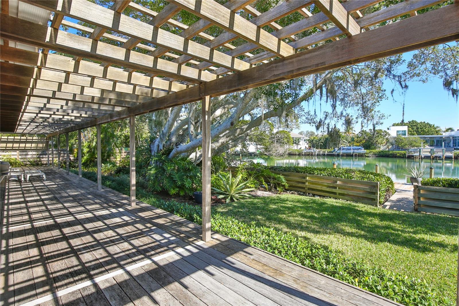 COCOANUT BAYOU - Residential