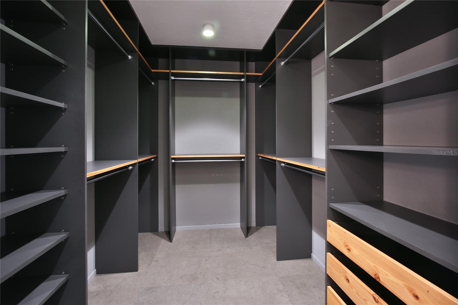 COCOANUT BAYOU - Residential