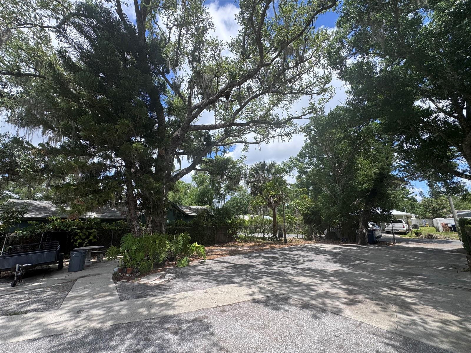 PINECREST - Residential