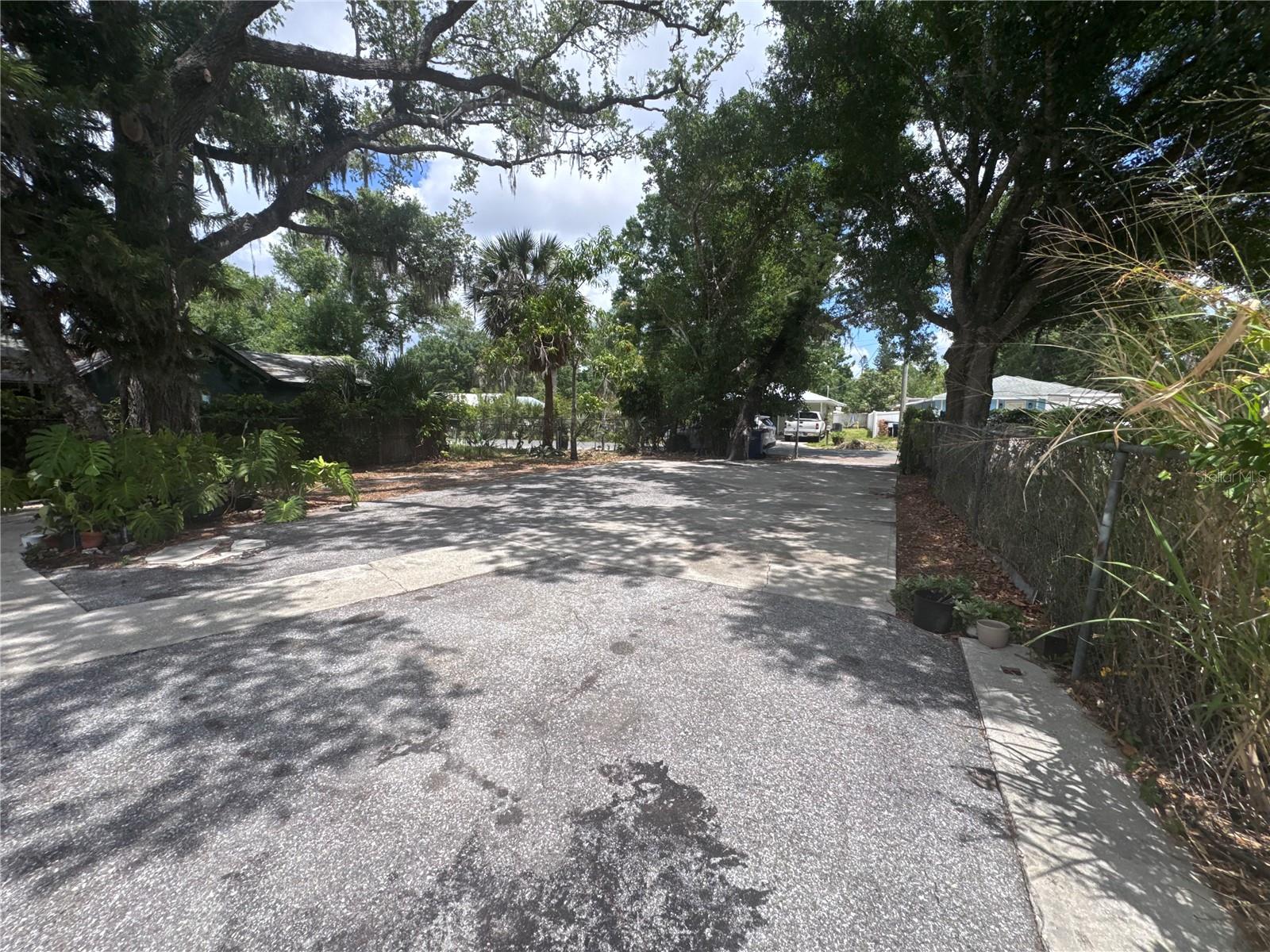 PINECREST - Residential