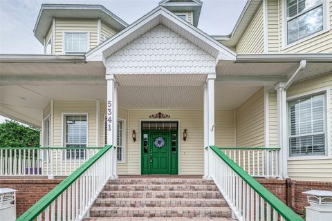 A home in LAKELAND