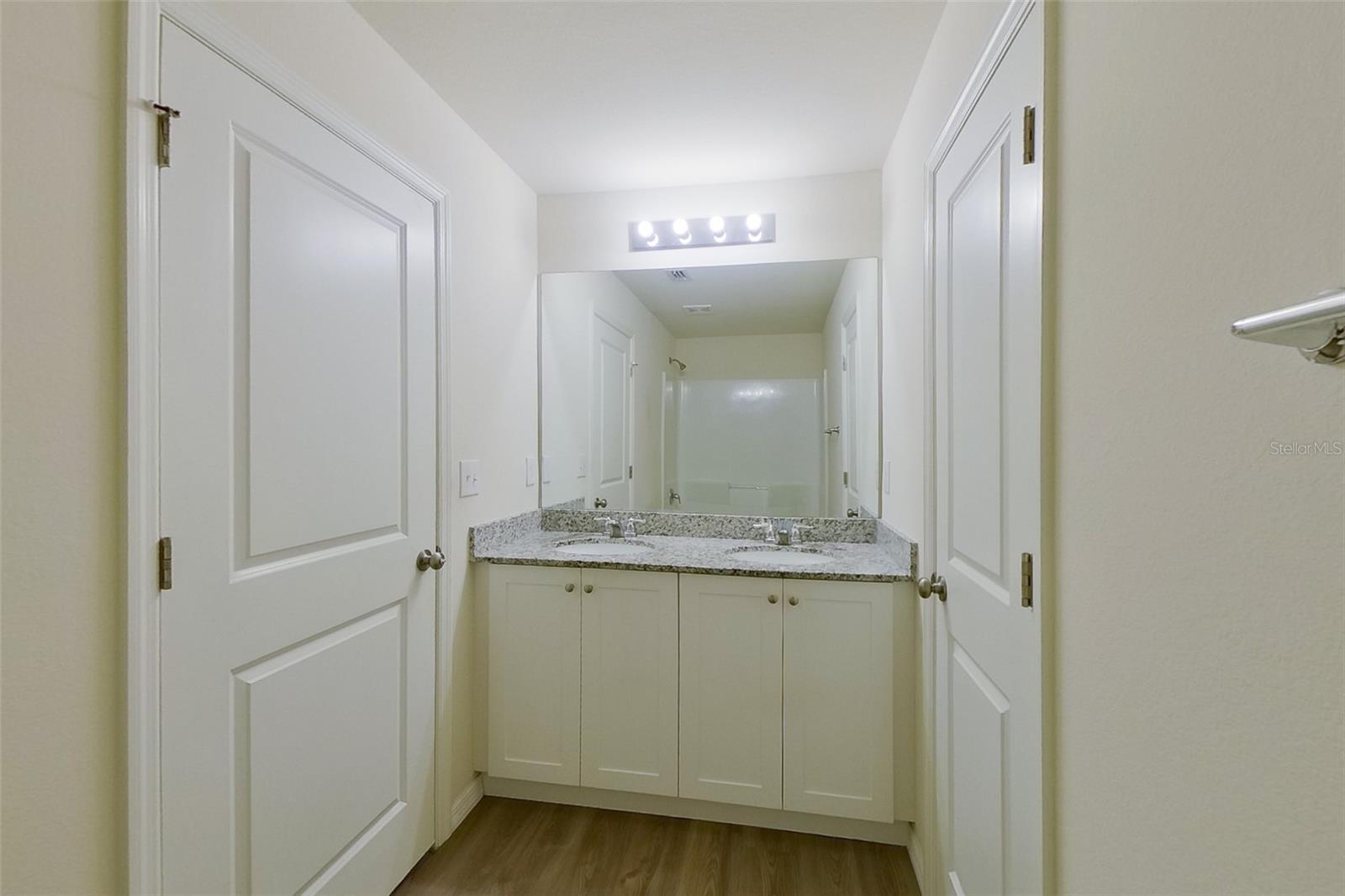 VISTANNA VILLAS - Residential Lease