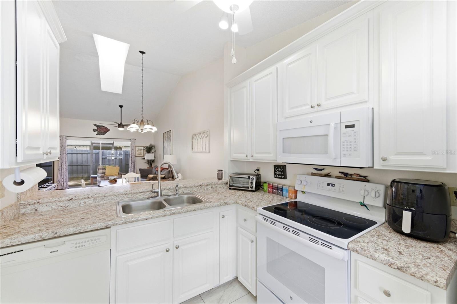 BELLE OAK VILLAS - Residential