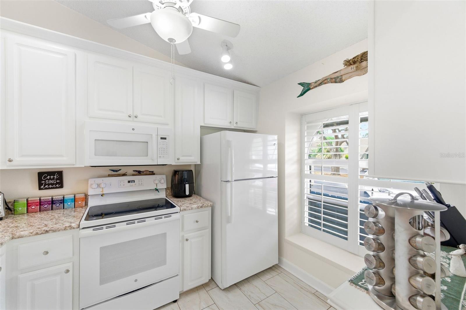 BELLE OAK VILLAS - Residential