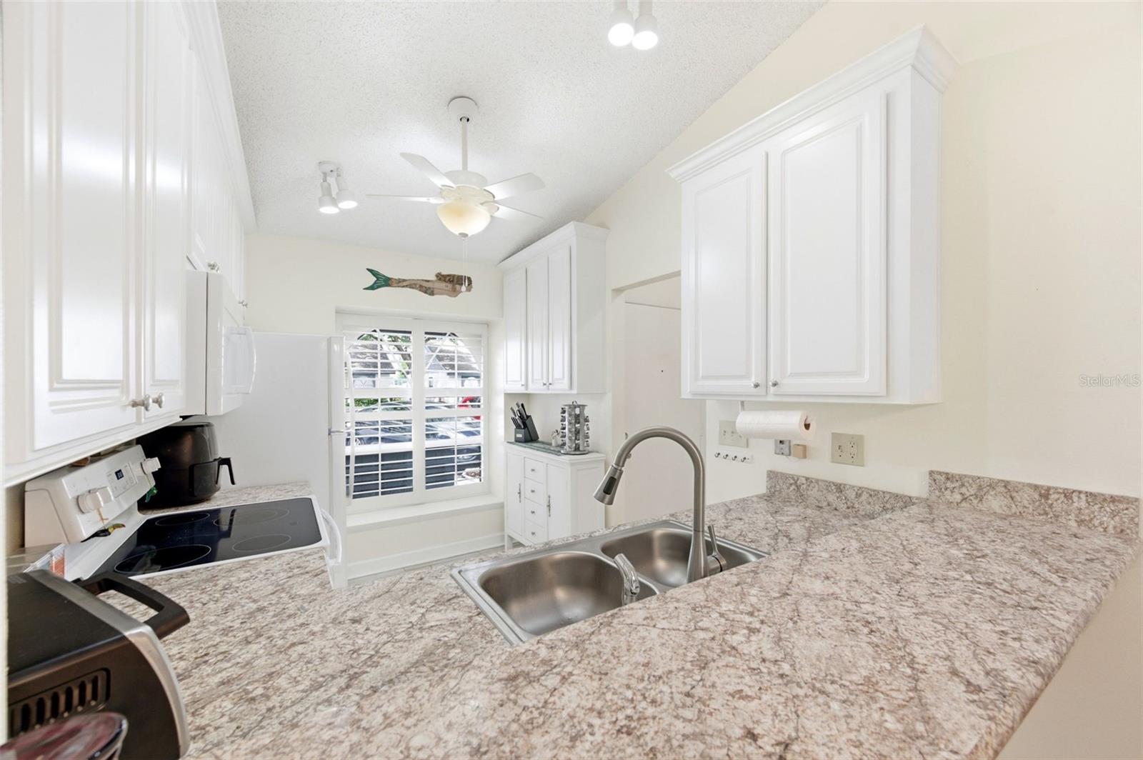 BELLE OAK VILLAS - Residential