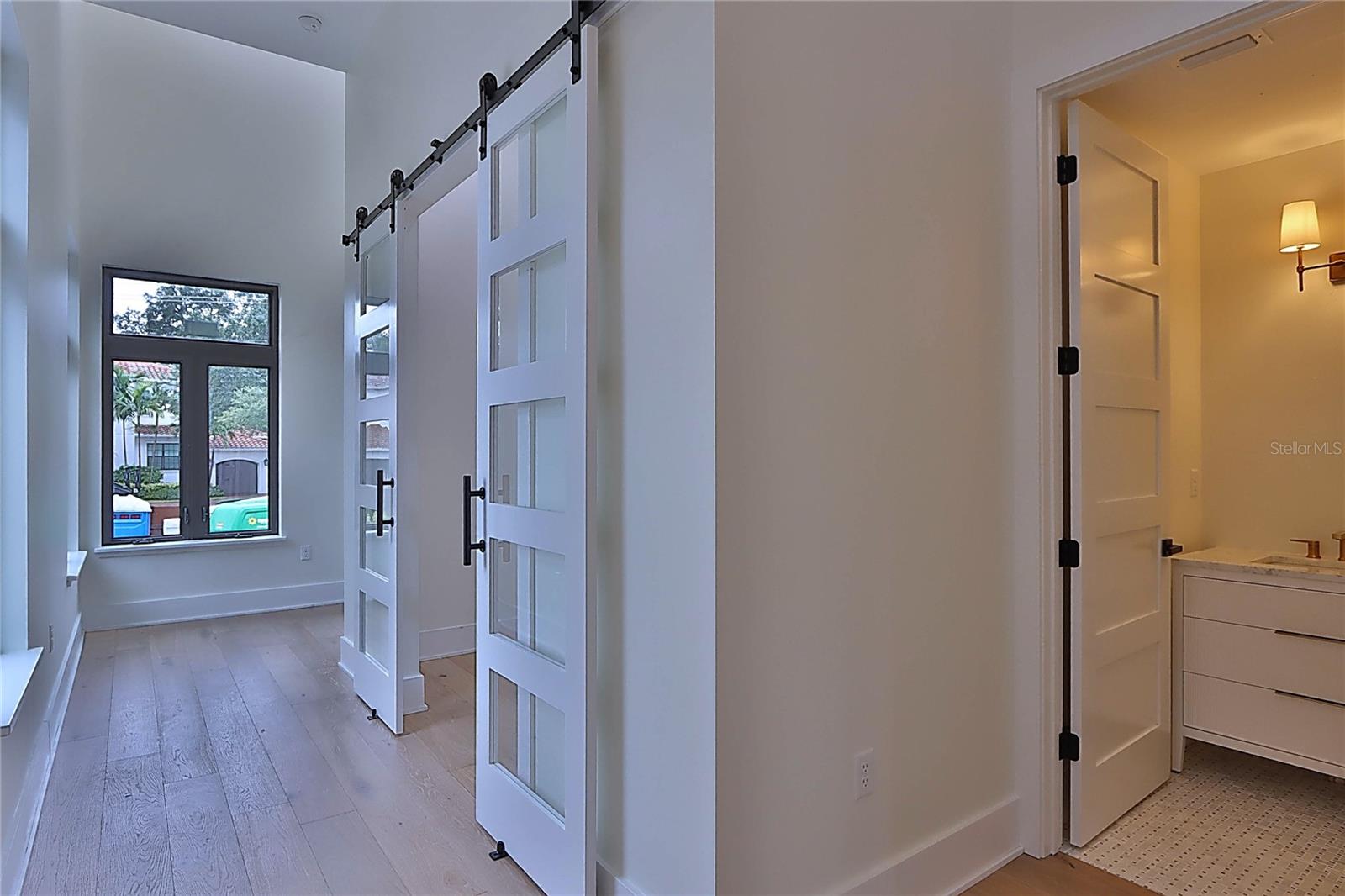 519 W DAVIS BOULEVARD