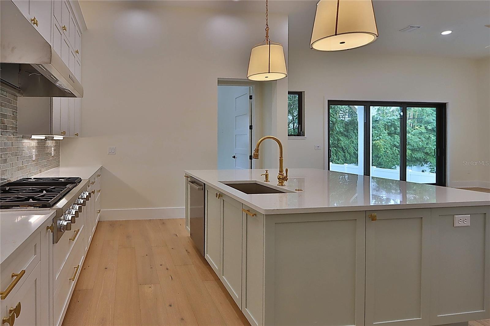 DAVIS ISLANDS PB10 PG52 TO 57 - Residential