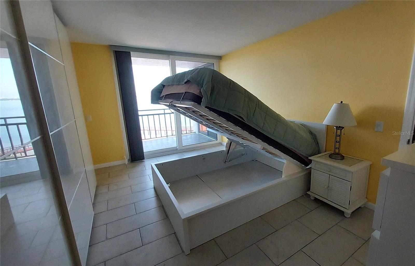 CASA DEL MAR CONDO III - Residential