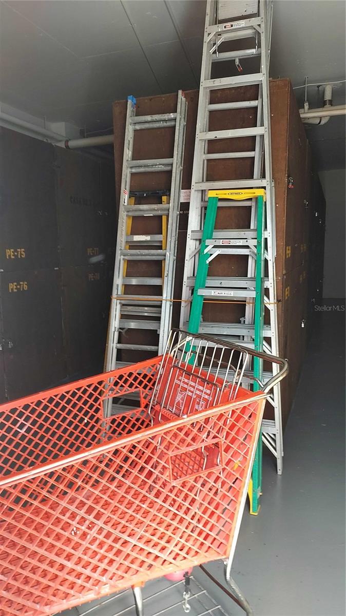 CASA DEL MAR CONDO III - Residential