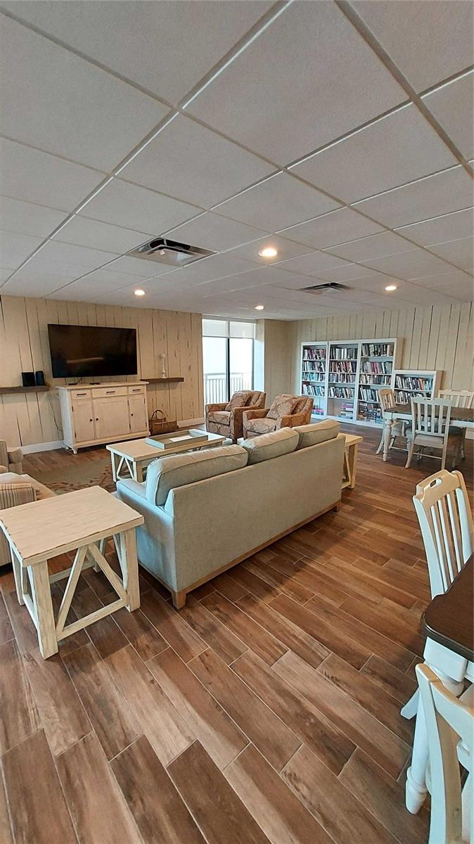 CASA DEL MAR CONDO III - Residential