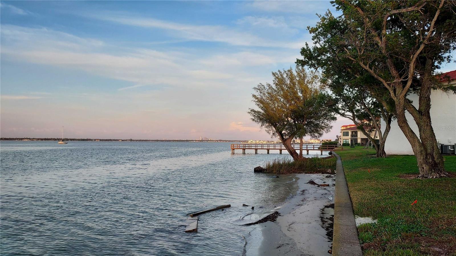 CASA DEL MAR CONDO III - Residential