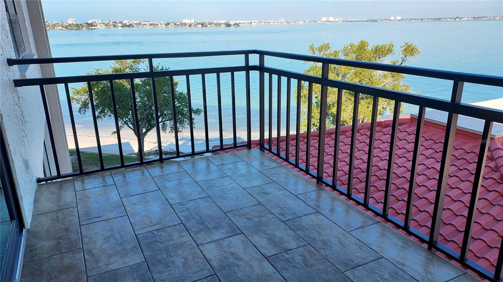 CASA DEL MAR CONDO III - Residential