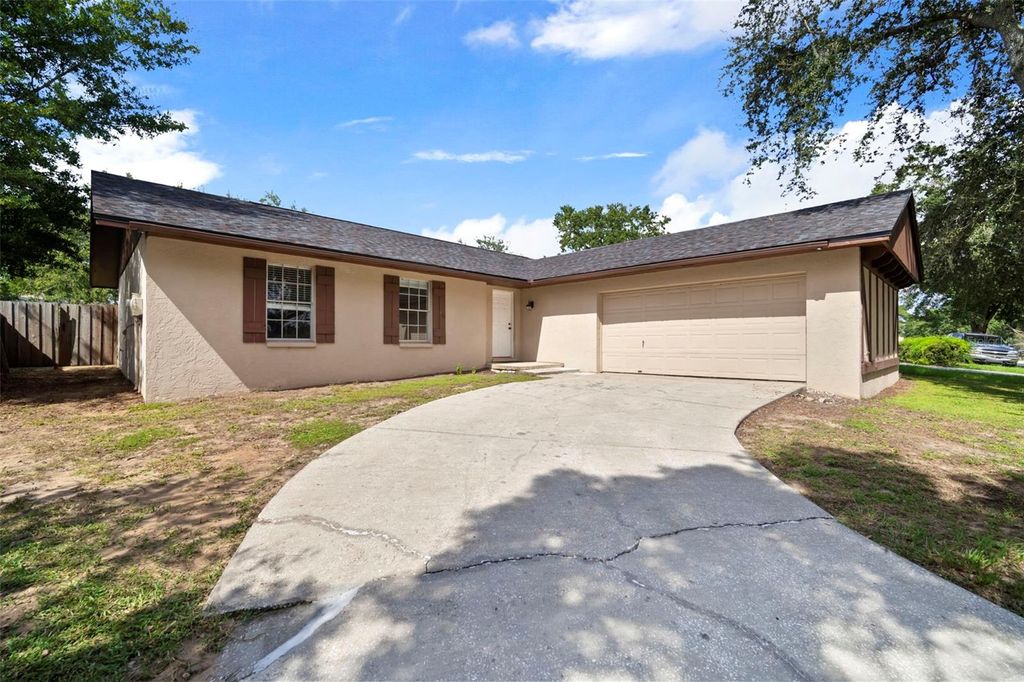 Photo of 810 Black Knight Drive, Valrico, FL 33594 (MLS # TB8416957)