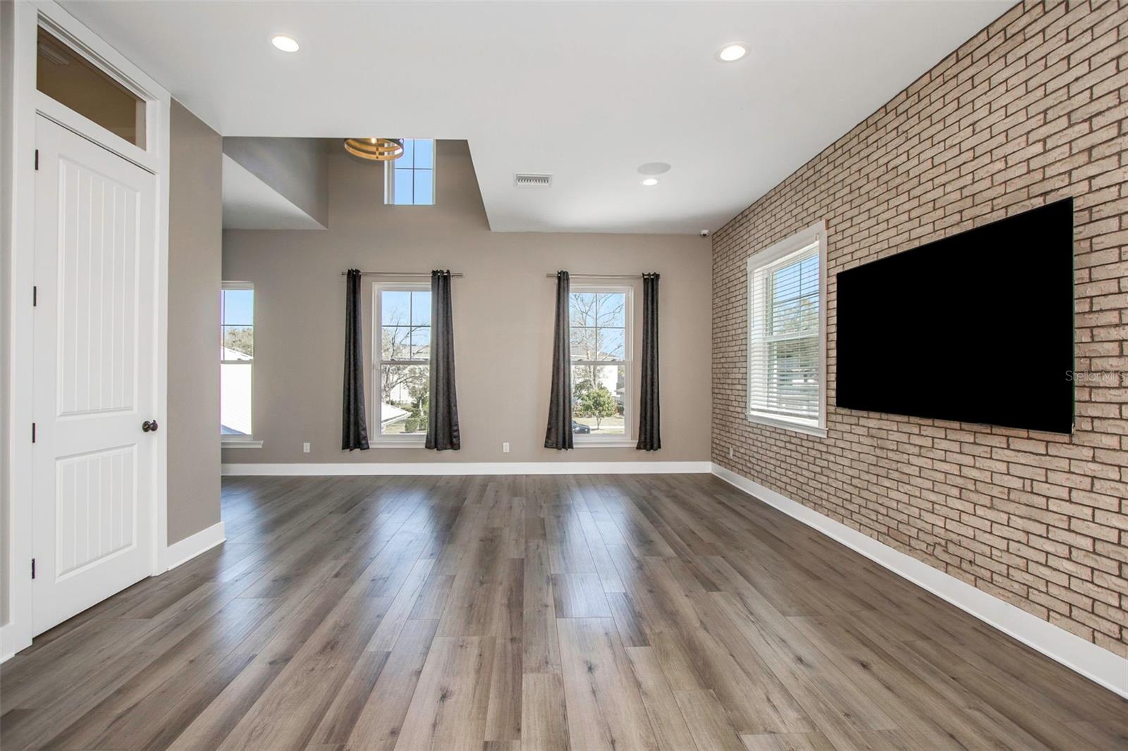 MORRISON COURT - Residential