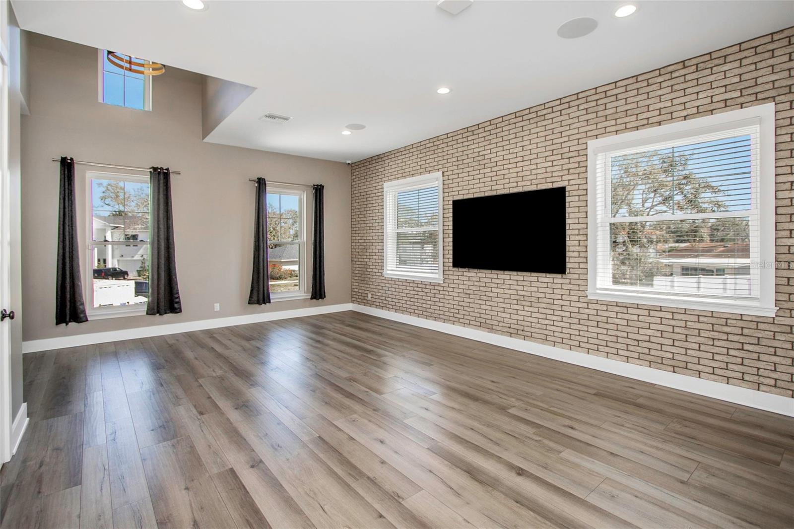 MORRISON COURT - Residential