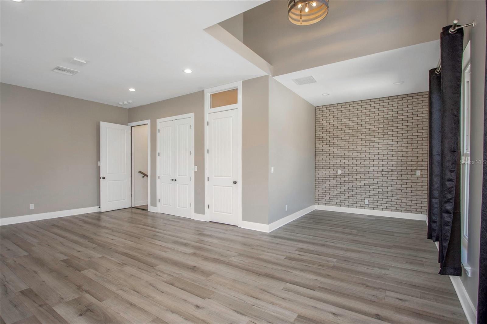 MORRISON COURT - Residential