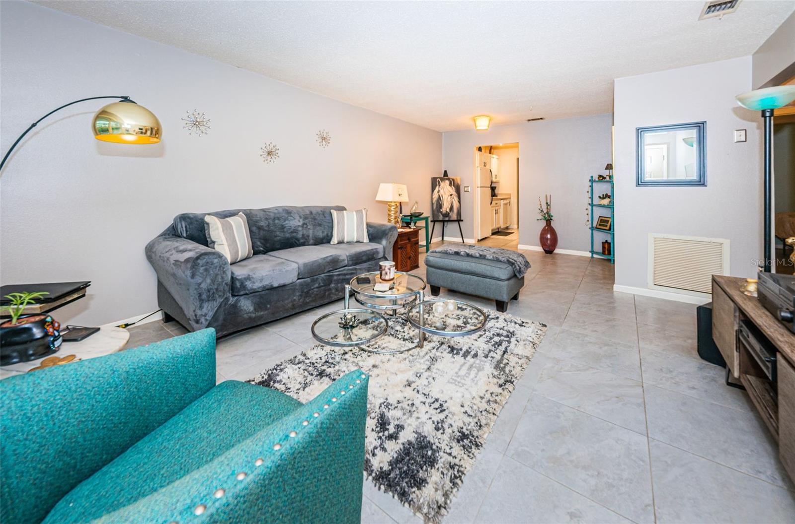 PARADISE SHORES - Residential