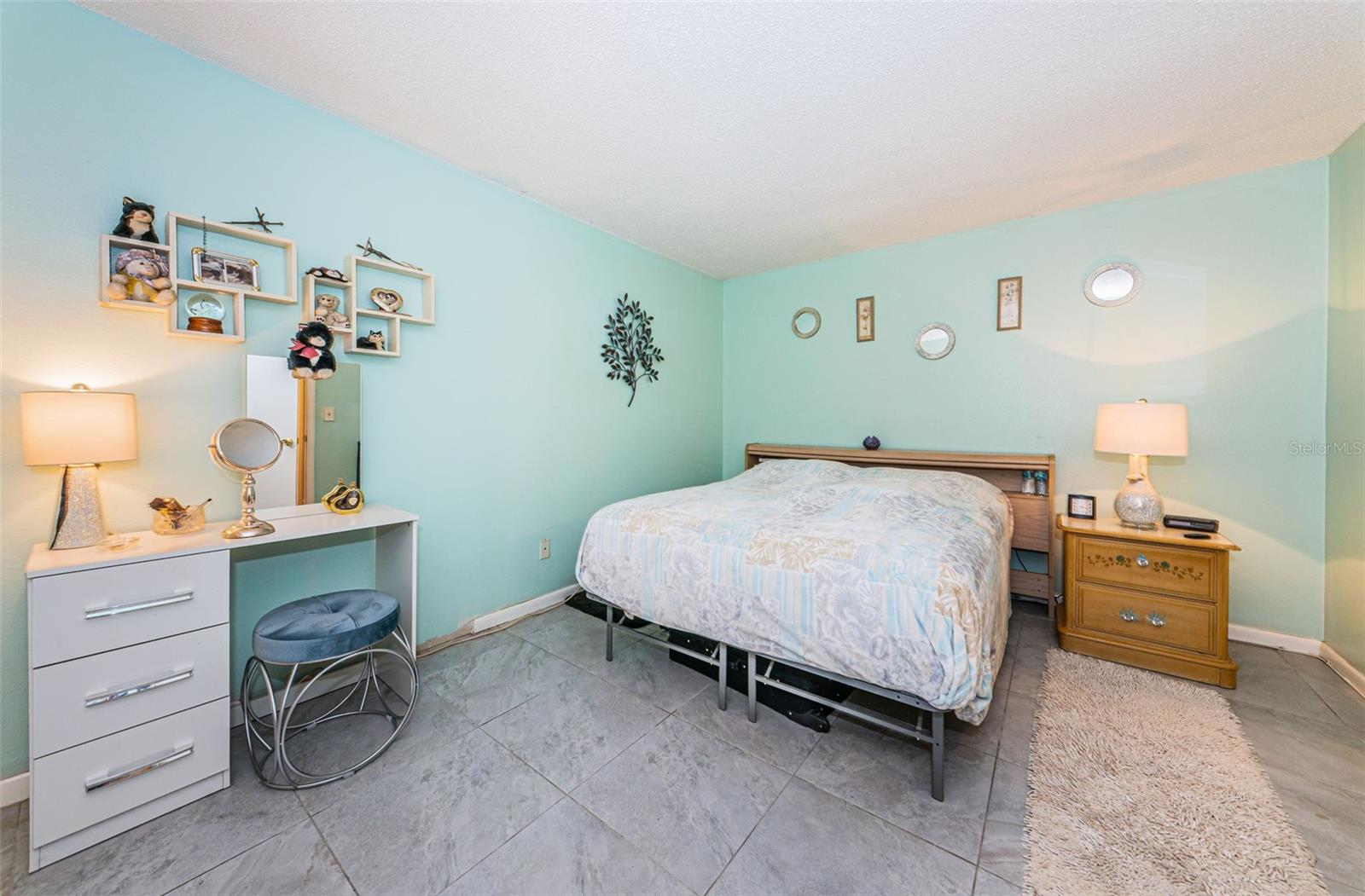 PARADISE SHORES - Residential